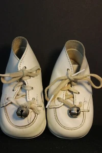 Vintage - Unbranded - White Leather Lace up Baby Shoes w/ bells - 1 - Picture 1 of 5