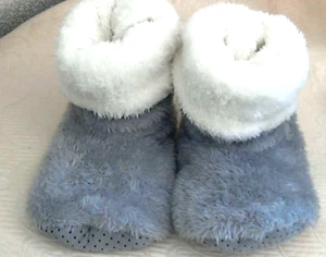Gray/White Faux Fur Slippers Roll Dn/Pull Up Slip Resist Nubs Med 7-9 M - Picture 1 of 6