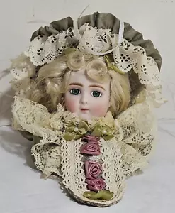 Adorno de cabeza de muñeca victoriana de porcelana - Imagen 1 de 6
