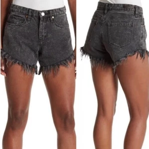 BLANK NYC Sabotage Shorts Denim Size 29 New Faded Black Women's Frayed - Picture 1 of 8