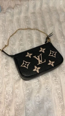 Louis Vuitton Pochette Accessoires Mini Black Leather - Image 1 of 4