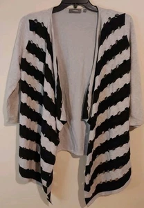 Suéter Cárdigan Neiman Marcus Gris-Negro Rayas Talla Grande  - Imagen 1 de 12