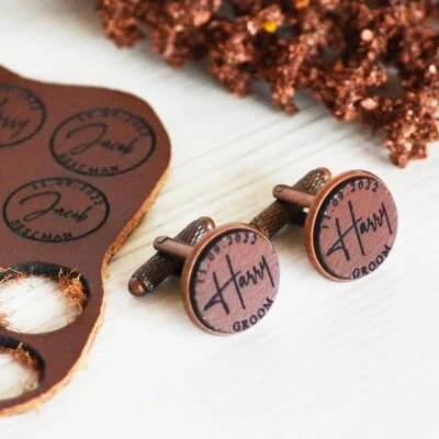 Gemelos de cuero personalizados para padrinos de boda en caja de madera personalizada como favor de boda Foto 1 de 4