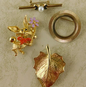 (4) Vintage ESTATE Lot of Brooches Pins ~ One Signed JJ - Gold Tone - Picture 1 of 12