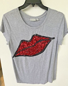 SHIRT BISOU BIsou MICHELE BOHBOT /M/ GRAY WITH RED SEQUINE LIPS.       NWOT - Picture 1 of 5