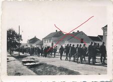 Nr.8632 2 Fotos Begräbnis für 5 Deutsche Soldaten Trauerzug 