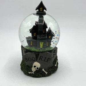 Halloween Mappamondo Acqua Scheletro Cimitero Pietra Tombale Casa Infestata Globo Neve - Foto 1 di 8
