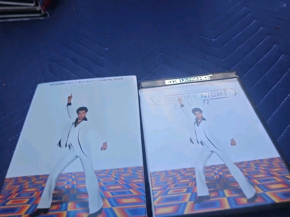 Saturday Night Fever (4K Ultra HD + Blu-ray + Slipcover, 1977) Foto 1 de 2