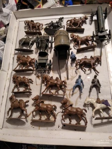 LA GRANDE ARMATA- LOTTO CAVALLI E CARRI- 1/32- METALLO - Foto 1 di 15