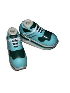 Jade Bratz Doll SHOES Tennis Sportz Joggers Flaunt It 2002 green/blue lace - Picture 1 of 11