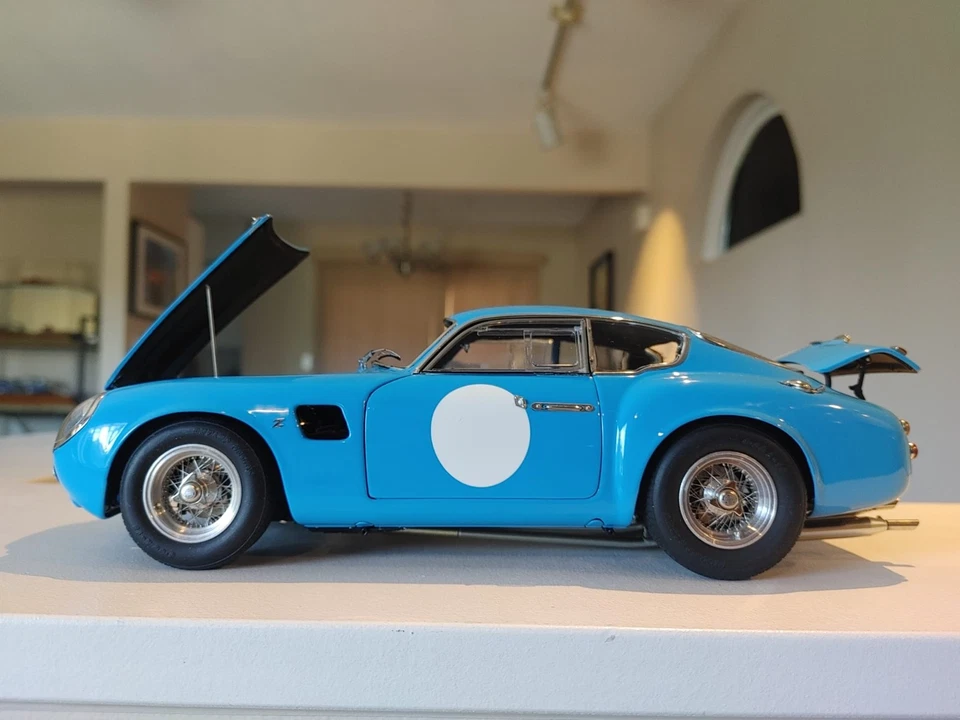 1/18  CMC Aston Martin DB4 Zagato French Blue - Damaged!! - Image 1 of 4