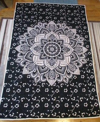 Nuevo edredón doble hecho a mano en EE. UU. - Lg. Flor - Paño entero 54" x 81" Foto 1 de 4