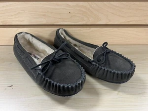 NWOB Minnetonka Cally Womens 6  Gray Suede Moccasin Slippers 4015 Faux Fur - Picture 1 of 7