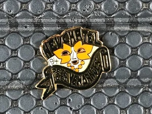  PINS PIN BADGE ALCOOL VIN NEUCHATEL 94 - Picture 1 of 1
