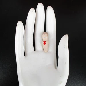 Vintage Mini kleine Biskuitporzellan Kewpie Puppe mit Herz Puppenhaus Miniatur - Bild 1 von 9