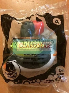 ☀️NEW Penguins of Madagascar Penguin Periscope Figure Toy McDonalds Cake Topper - Picture 1 of 2
