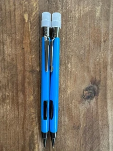 2 Matite Meccaniche Vintage PENTEL PD345 .5mm Giappone Blu Clicker Rapido - Foto 1 di 6