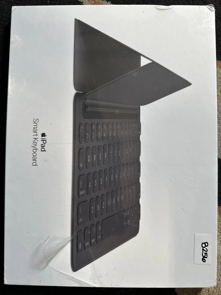 Apple Smart Keyboard Case for 10.5 Ipad Pro- BLACK- MPTL2LL/A - Image 1 of 2