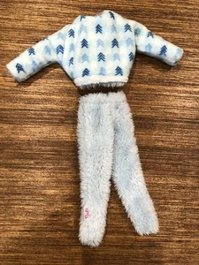Barbie Puppe blau Fuzzy Winter Outfit, Cutie Reveal Snowflake Husky Fashion - Bild 1 von 8