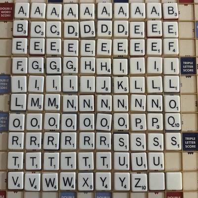 Juego de Azulejos Letras Marfil 99/100 Casi Completo Scrabble Edición Lujo Repuesto Foto 1 de 3