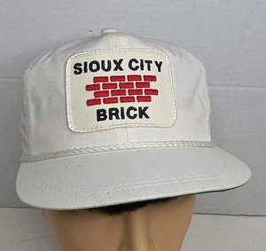Gorra de béisbol ajustable blanca de ladrillo vintage Sioux City parche sombrero EE. UU. - Imagen 1 de 6