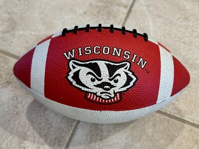 Bola vermelha branca jogo mestre futebol americano logotipo Badgers University Of Wisconsin - Imagem 1 de 4