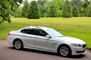 2012 BMW 5 SERIES 520D AUTO SALOON / NEW MOT / FULL SERVICE HISTORY / HPI CLEAR - Picture 1 of 22