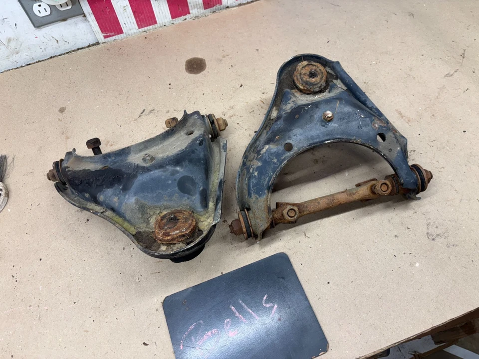 Dodge Dakota 1991 92 93 94 95 96 2x2 brazo de control superior delantero conjunto de brazos par OEM O Foto 1 de 4