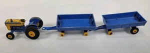 LESNEY MATCHBOX FORD TRAKTOR MIT ZWEI HEUANHÄNGERN - Bild 1 von 5