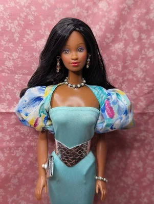 Muñeca Barbie Mattel 1984 AA Gran Forma Filipinas Restaurada/Estilizada  Foto 1 de 4