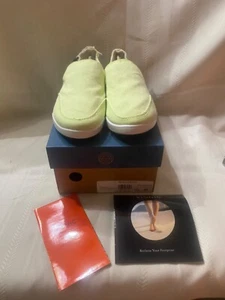 Vionic Womens Beach Malibu Slip On Sneakers Size 6 1/2 Pale Lime Green NIB - Picture 1 of 5