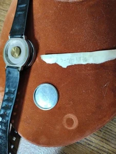 Orologio da polso vintage scomparto segreto nascosto con nota non funzionante B8 - Foto 1 di 12