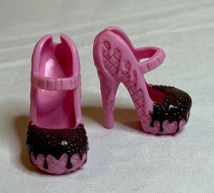 Ever After High Puppenschuhe - Zuckerbeschichtet - Holly O'Hair rosa Absätze - Bild 1 von 2