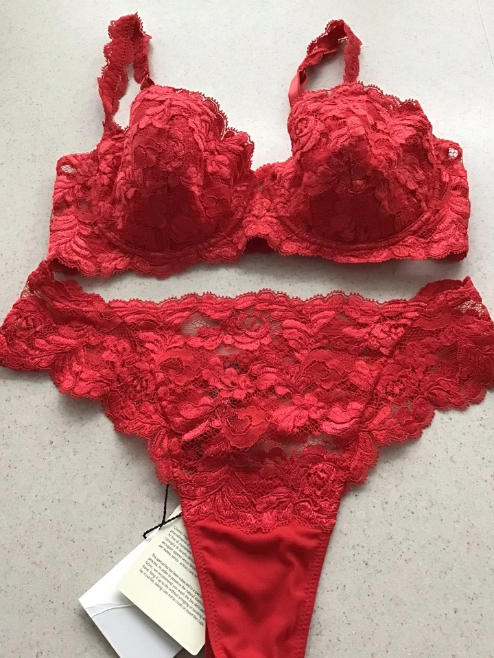 Sujetador con aros 38C de encaje floral La Perla, conjunto de tanga M (3) - ¡NUEVO CON ETIQUETAS! Rojo Foto 1 de 4