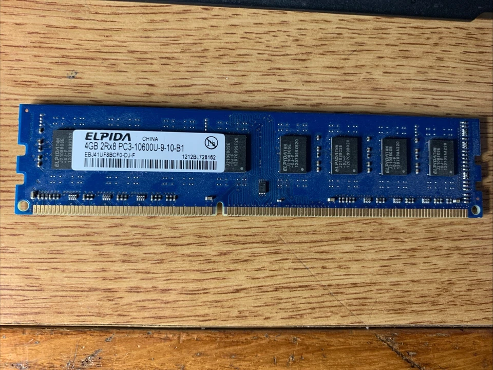 ELPIDA 4GB 2RX8 PC3 10600U 9-10-B1 EBJ41UF8BCF0-DJ-F - Immagine 1 di 1