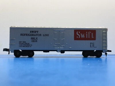 Mantua Brand HO Scale 40' "Swift" Reefer Freight Train Box Car 4226. #10 - Image 1 of 4