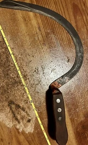 Antica falce falce Hibbard bellissimo manico in legno lama 18" circa - Foto 1 di 6