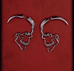 Pendientes Calavera Tono Plateado - Punk Rock Estilo Metal Gótico Cuelga - Imagen 1 de 2