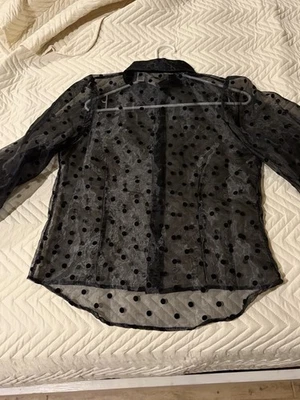 Blusa negra a lunares abotonada con mangas largas transparentes nueva con etiquetas — talla S 🖤 Foto 1 de 4
