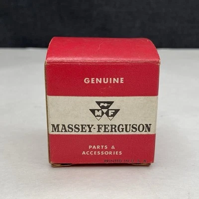 (1) Комплект наклеек на трактор Massey Ferguson 65 196213M1 от оригинального производителя новые из старых запасов - Изображение 1 из 4