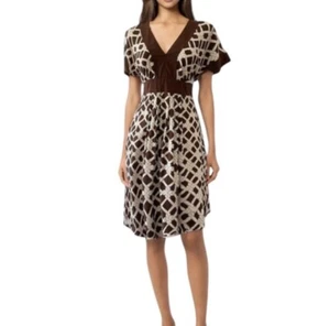 Banana Republic Seide Kettenglieder Print Kleid 2010er Größe 4 braun creme Büro - Bild 1 von 16