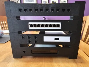 Mini rack de bureau Ubiquiti Unifi - Photo 1/24