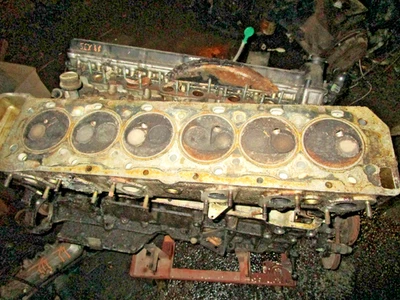 Головка блока цилиндров пассажирского Jaguar XJS V12 1982-1991 годов выпуска в комплекте с клапанами - Изображение 1 из 4