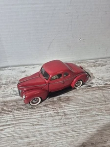 Danbury Ford Deluxe Coupè 1940 rossa come nuova scala 1:24 - Foto 1 di 10