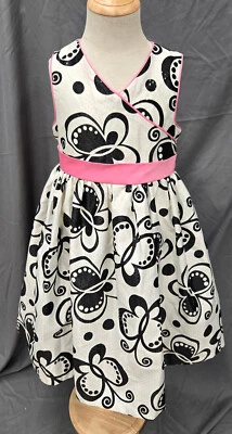 Vestido para niña Pippa & Julie talla 5 blanco y negro sin mangas rosa mariposa Foto 1 de 4
