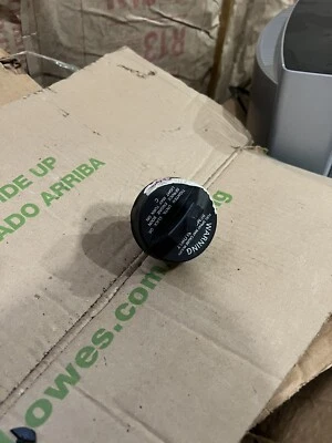 Tapa de gasolina de llenado de combustible Mitsubishi Eclipse 2007 OEM. Foto 1 de 2