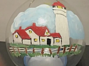 Vintage Lighthouse Ornament of New England Christmas Hand Painted Glass Bulb - Bild 1 von 10