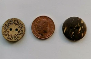 NATURAL & GENUINE COCONUT FLOWER CRAFT SEWING CARD BUTTONS - UK SELLER - BT037 - Picture 1 of 1
