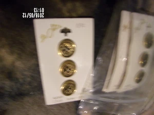 4 cards Button Yellow Gold - Le Chic 3 to a card total 12 - Picture 1 of 3