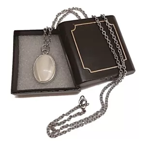 Oval Mother of Pearl Pendant 13x18 mm with 50 CM Stainless Steel Chain and Case - Picture 1 of 2